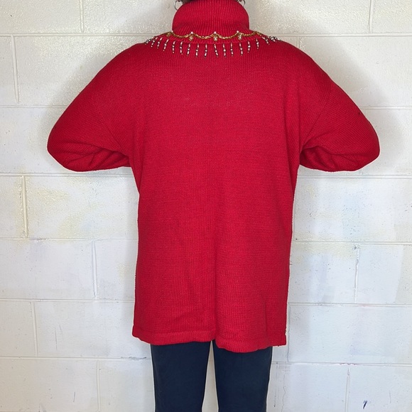 Nice in good condition red sweater by Victoria Jones. Size M detailed sequined. - Picture 9 of 9
